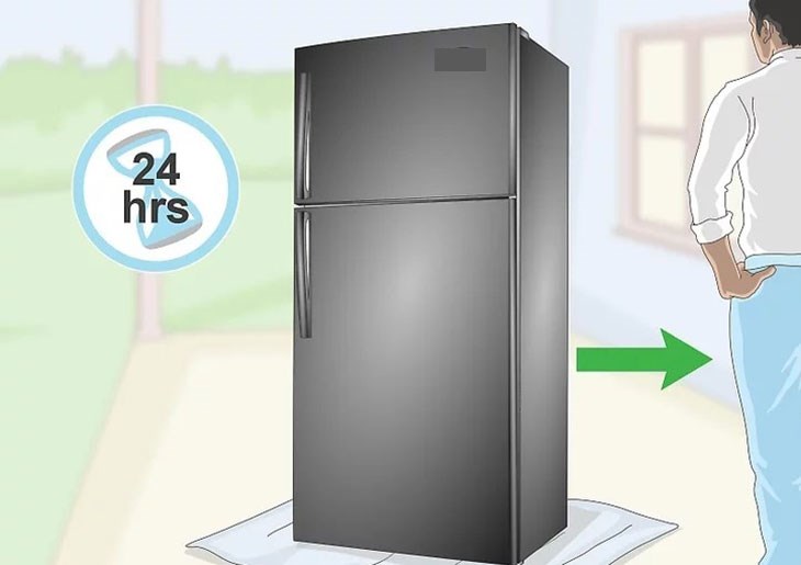 Chờ sơn khô khoảng 24 giờ, sau đó  di chuyển tủ lạnh về vị trí ban đầu và cắm điện sử dụng