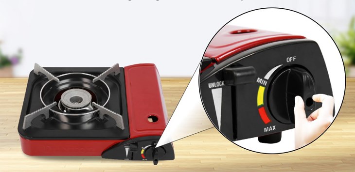 Bạn hãy tiến hành xoay núm của bếp ga mini Duxton DG-150 ngược chiều kim đồng hồ để mở bếp