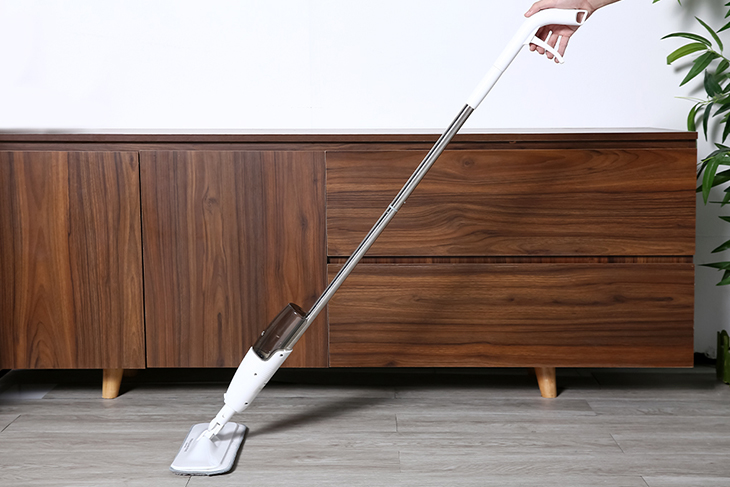 Lau toàn bộ khu vực cần làm sạch