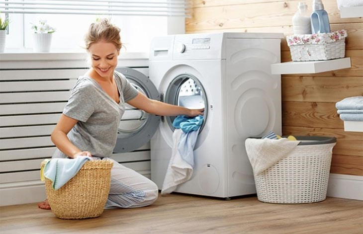 Bạn không nên cho quá nhiều quần áo vào lồng giặt