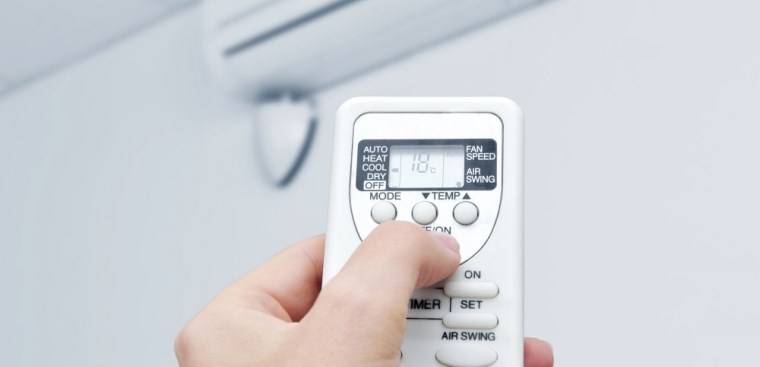 Việc bật/tắt điều hòa liên tục không chỉ ảnh hưởng đến độ bền của máy mà nó cũng sẽ gây tốn nhiều điện năng