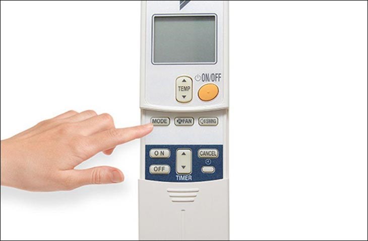 Nhấn nút MODE để chọn các chế độ điều hòa Daikin phù hợp nhu cầu sử dụng
