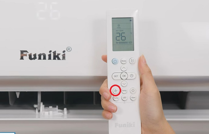 Nhấn vào biểu tượng 4 cánh quạt trên điều hòa Funiki Inverter 2 HP HIC18TMU.ST3 để sử dụng chế độ quạt
