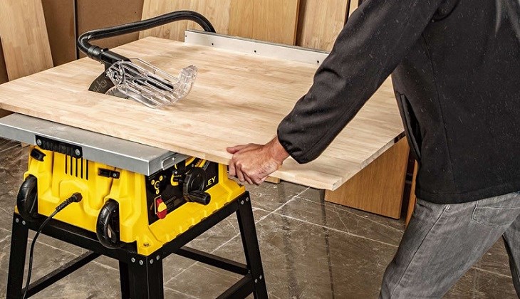 Đảm bảo máy cưa bàn Stanley SST1801-B1 1800W hoạt động với tốc độ ổn định để tăng hiệu quả công việc và tuổi thọ thiết bị