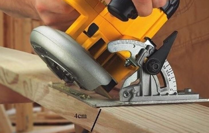 Khi đo các góc rộng khác thì bạn có thể dùng thước đo góc để điều chỉnh chính xác hơn