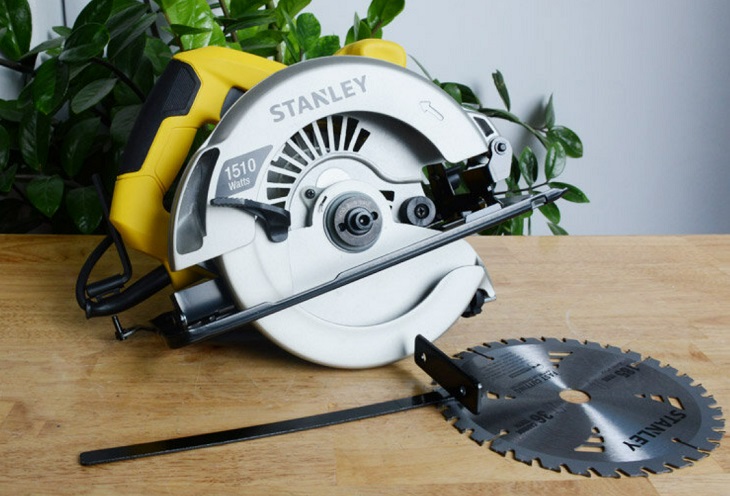 Kiểm tra máy và lưỡi cưa cẩn thận trước khi sử dụng