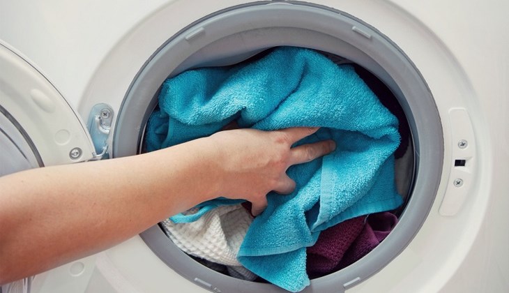 Bạn cần đảm bảo chỉ giặt đầy tải trọng, không giặt quá tải lượng vì như thế có thể làm giảm hiệu quả giặt và khiến máy bị giảm tuổi thọ