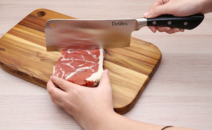 Sơ chế nguyên liệu kỹ lượng giúp tiết kiếm thời gian xay hơn.
