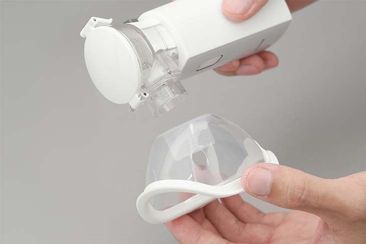 Tháo rời các linh kiện của máy xông khí dung cầm tay Yuwell M103 để dễ dàng vệ sinh máy