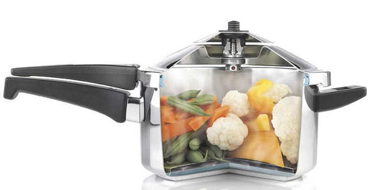 Lượng nước và thức ăn không cao quá 4/5 lòng nồi