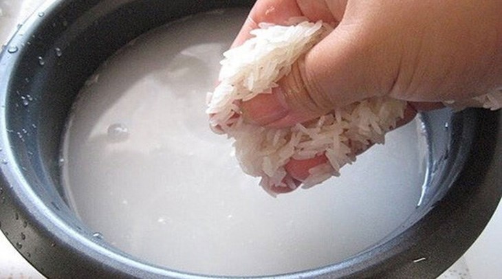 Người dùng chỉ nên đong và vo lượng gạo phù hợp với khẩu phần ăn
