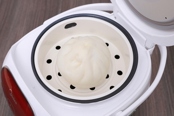 Hãy đặt nồi ngay ngắn vào bên trong và khớp với mâm nhiệt để đạt hiệu quả nấu tốt nhất