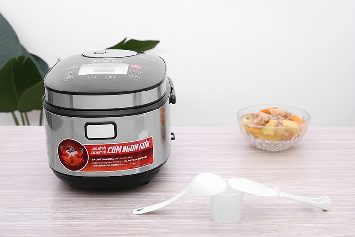 Người dùng nên để nồi cơm điện tử Sunhouse mama 1.8 lít SHD8903 ở nơi bằng phẳng và khô ráo