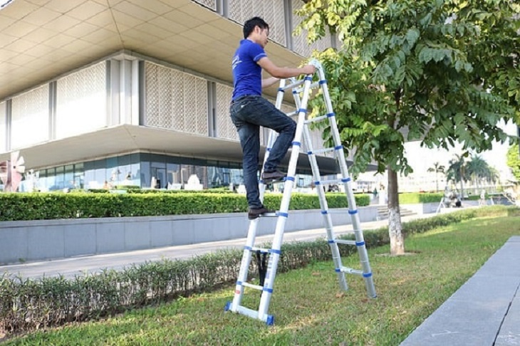 Nên đặt thang ở những địa hình bằng phẳng