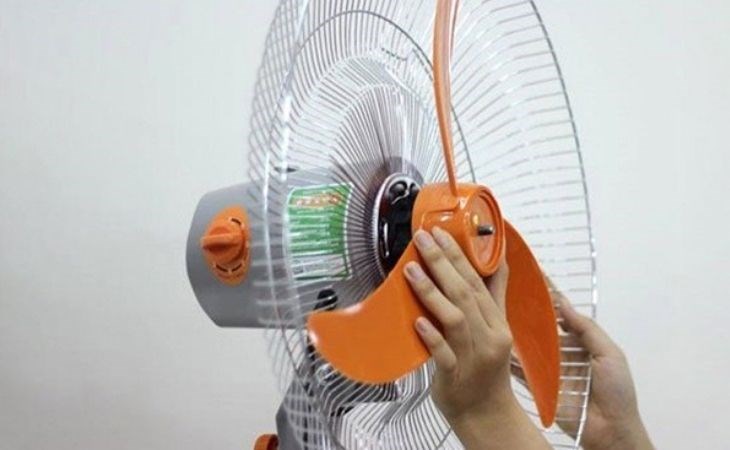 Cánh quạt bị rơi ra khỏi trục do lỗi lắp đặt hoặc do hư hỏng theo thời gian