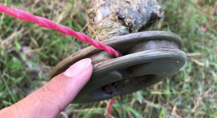 Tháo chốt của lưỡi cắt