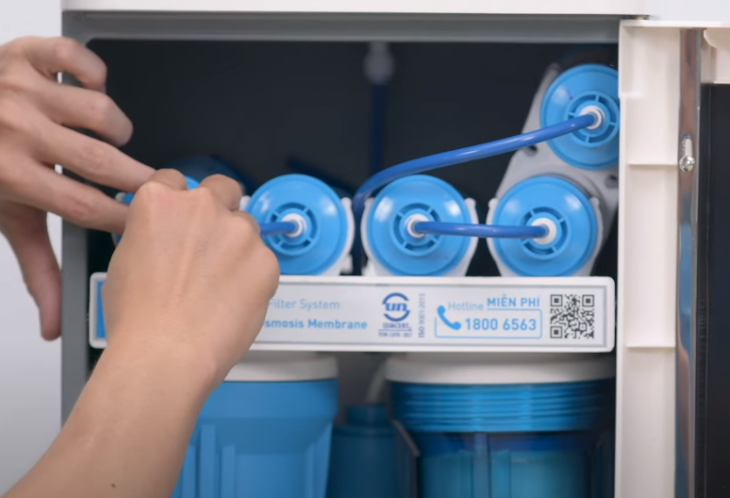 Ấn và tách cúc cài (cúc nối) chỉ với vài thao tác đơn giản