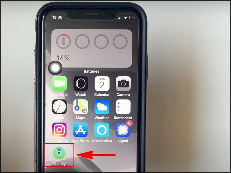 Bạn khởi chạy ứng dụng Find My trên iPhone