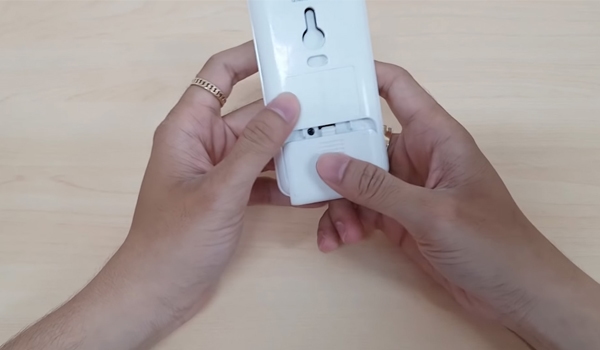 Bước 5: Lắp lại nắp trượt vào điều khiển