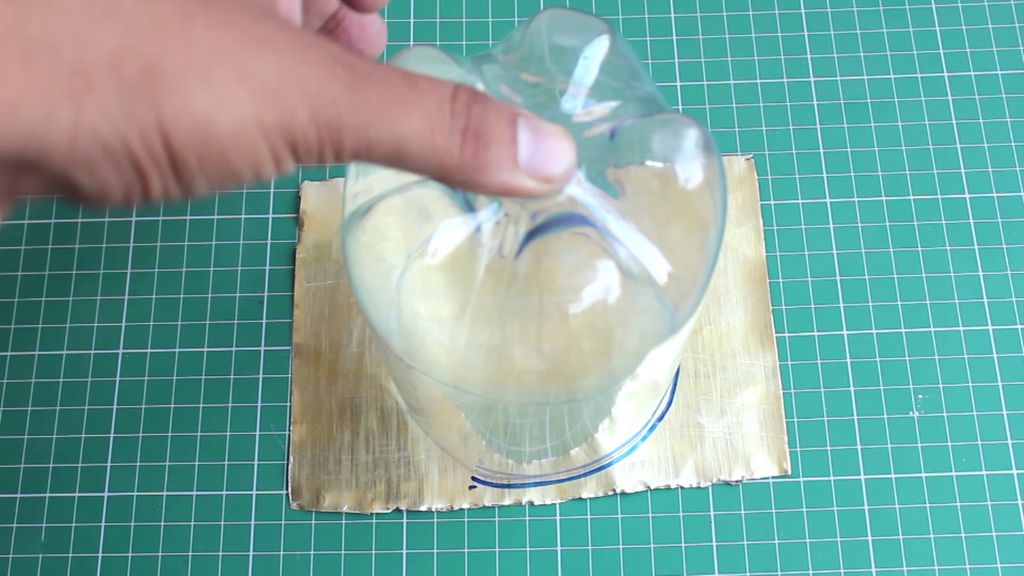 vẽ hình tròn lên tấm kim loại