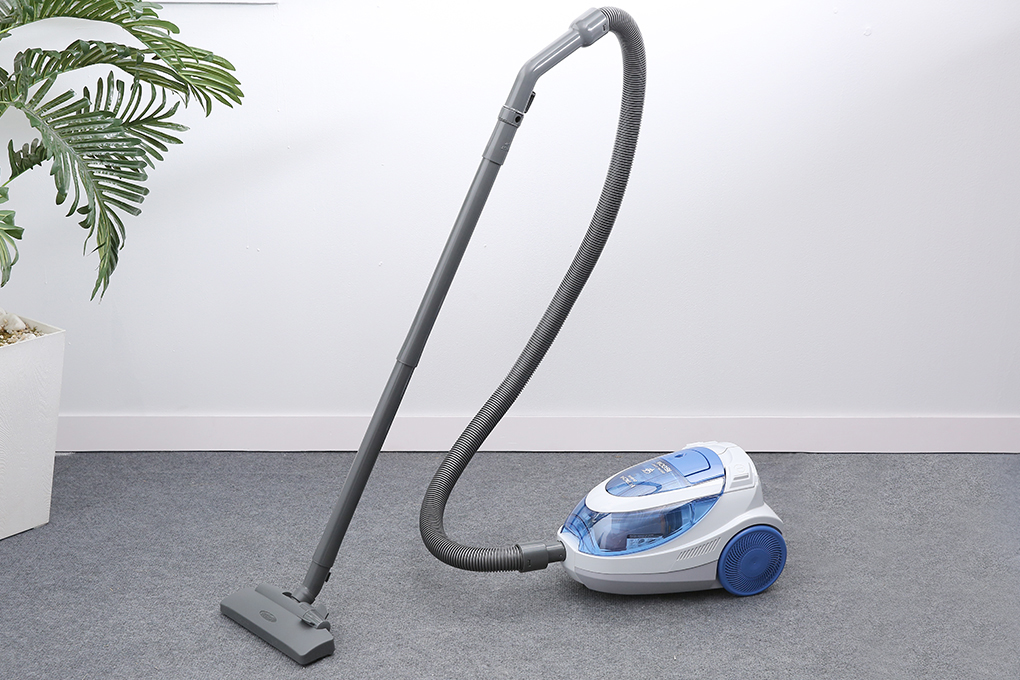 Bạn nên vệ sinh máy hút bụi dạng hộp Hitachi CV-SH18E BL định kỳ nhằm đảm bảo hiệu suất làm việc của máy