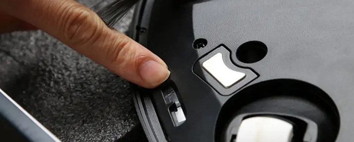 Bạn hãy sử dụng khăn mềm để vệ sinh cảm biến
