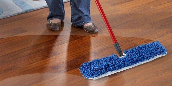 Quét sạch bụi bẩn xung quanh