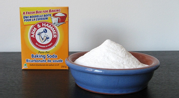 Dùng baking soda để vệ sinh, khử mùi tủ lạnh mini