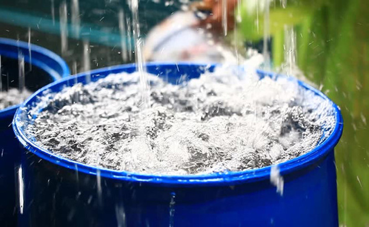 Vì thế chỉ nên dùng nước mưa từ giữa mùa, lúc này các tầng khí quyển đã được làm sạch đi nhiều