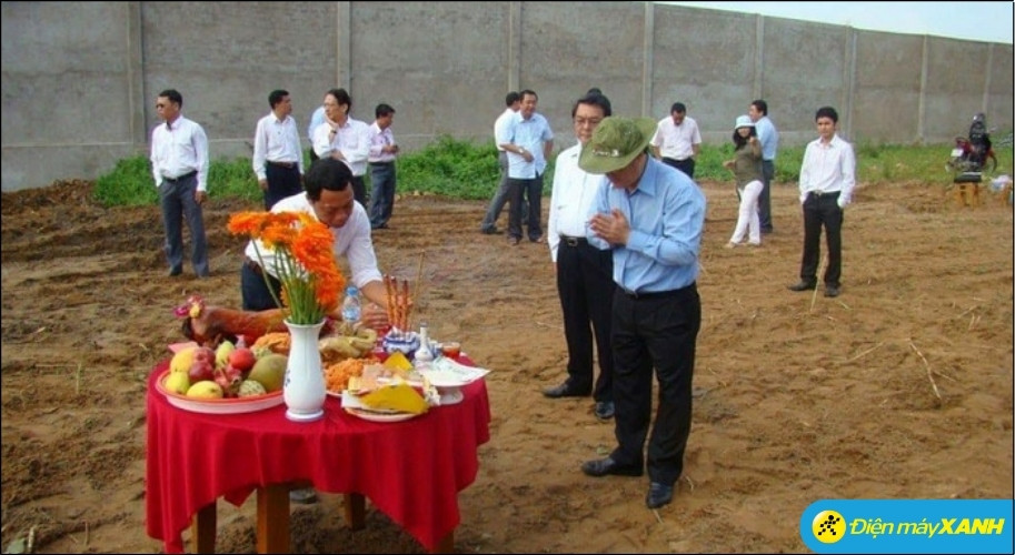 Việc mượn tuổi người hợp (thường nam giới lớn tuổi, không phạm hạn) giúp vay sinh khí tốt