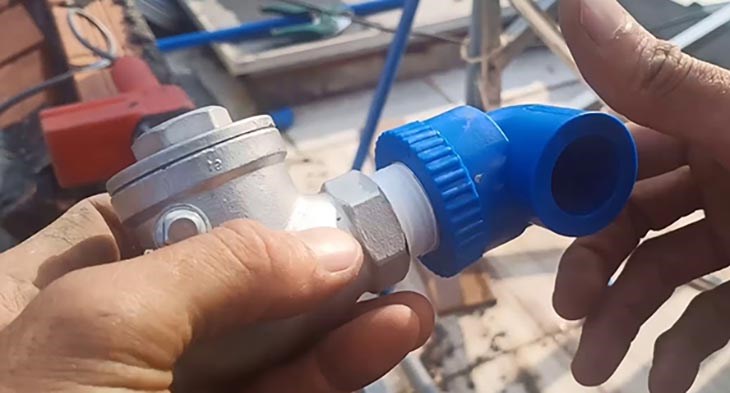 Hướng dẫn lắp đặt van 1 chiều cho máy nước nóng năng lượng mặt trời