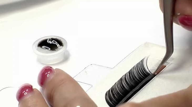 Thử nhíp trước khi mua để chọn được loại nhíp cầm vừa tay