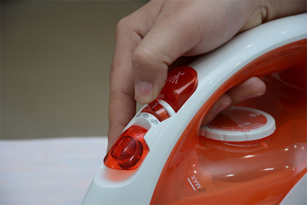 Bàn ủi hơi nước