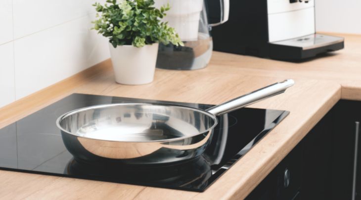 Đặt nồi nấu đúng trung tâm vùng nấu của bếp
