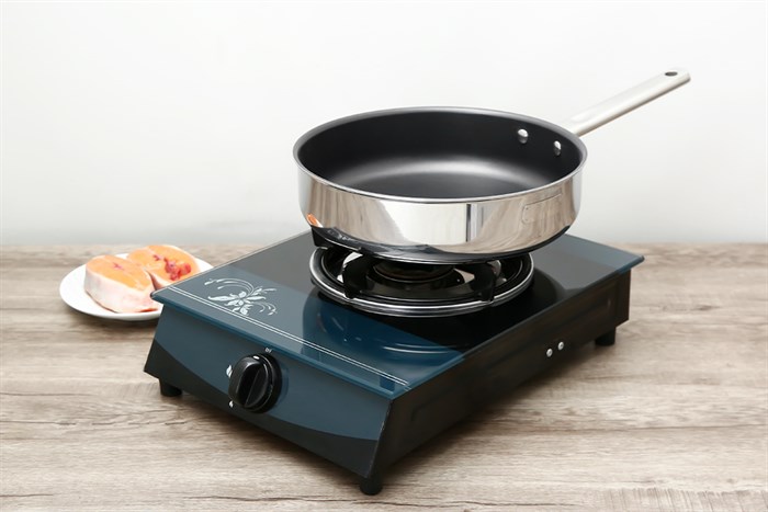 Sau khi sử dụng, bạn nên để chảo nguội hẳn rồi rửa bằng nước rửa bát và nước ấm