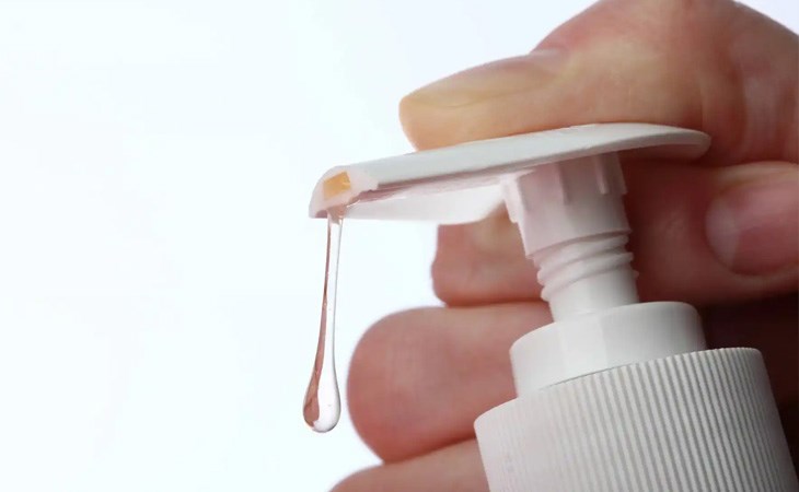 Nước làm bóng mang lại sự sáng bóng cho bát đĩa và đồ dùng gia đình