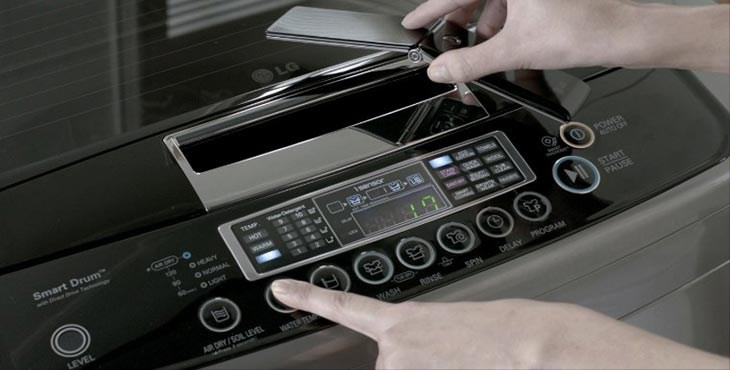 Vừa nhấn chọn nút Temp trong 3 giây, vừa đặt loa điện thoại tại nút Power