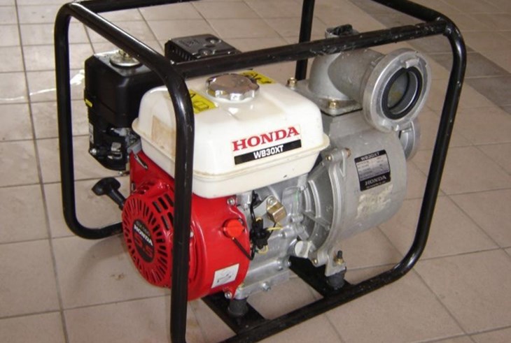 Khóa van xả nước của máy bơm  đặt ở phía dưới nguồn máy