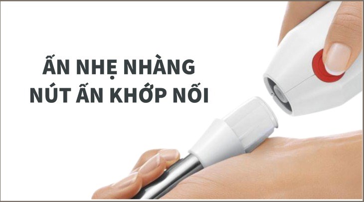 Ấn nhẹ nhàng nút ấn khớp nối để tháo lắp hai bộ phận của máy