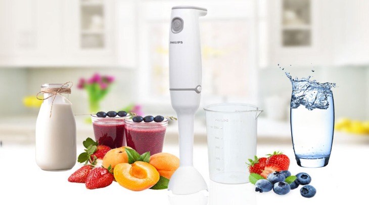 Thêm sữa hoặc nước vào hỗn hợp khi xay bằng máy xay sinh tố cầm tay Philips HR253 để xay dễ dàng hơn