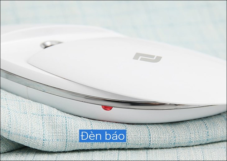 Màu sắc của đèn LED cho bạn biết máy đã được sạc đầy hay chưa