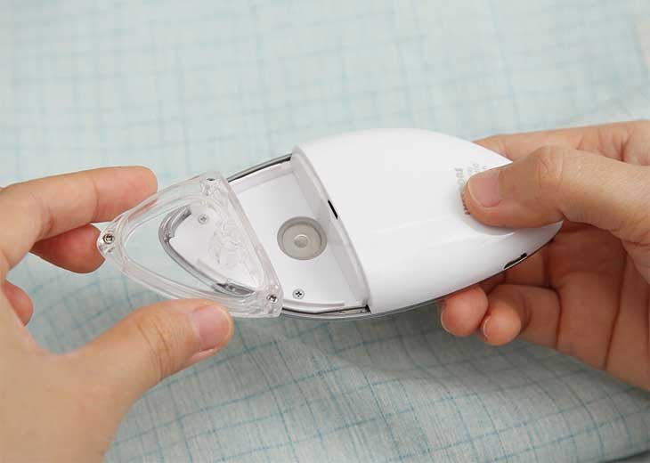 Máy xịt khoáng dưỡng ẩm Nano Lifetrons NS-400 có cách sử dụng khá đơn giản, chỉ cần một vài thao tác đơn giản