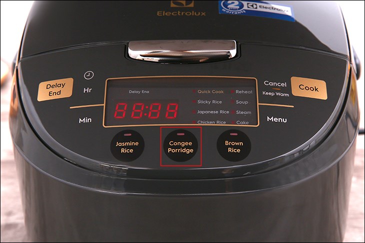 Chọn Congee Porridge ở nồi cơm điện tử Electrolux 1 lít E7RC1-550K nhằm làm món cháo