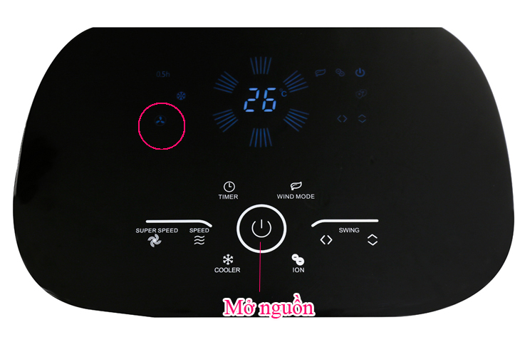 Nhấn nút nguồn để mở quạt