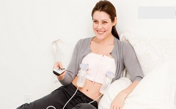Nên sử dụng máy hút sữa đôi (hút 2 ngực cùng một lúc) để rút ngắn thời gian của bạn