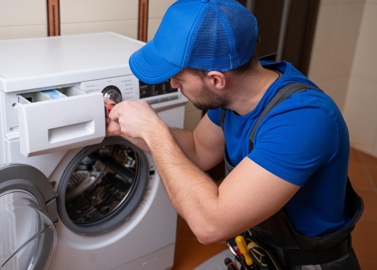 Gọi thợ sửa chữa chuyên nghiệp khi máy giặt LG gặp sự cố phức tạp