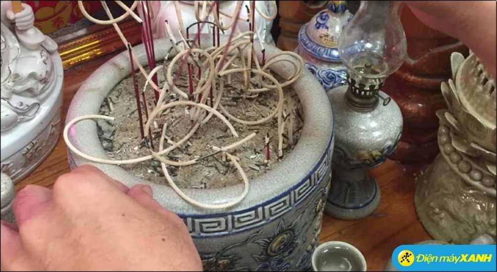 Văn khấn tỉa chân nhang bàn thờ Thần Tài