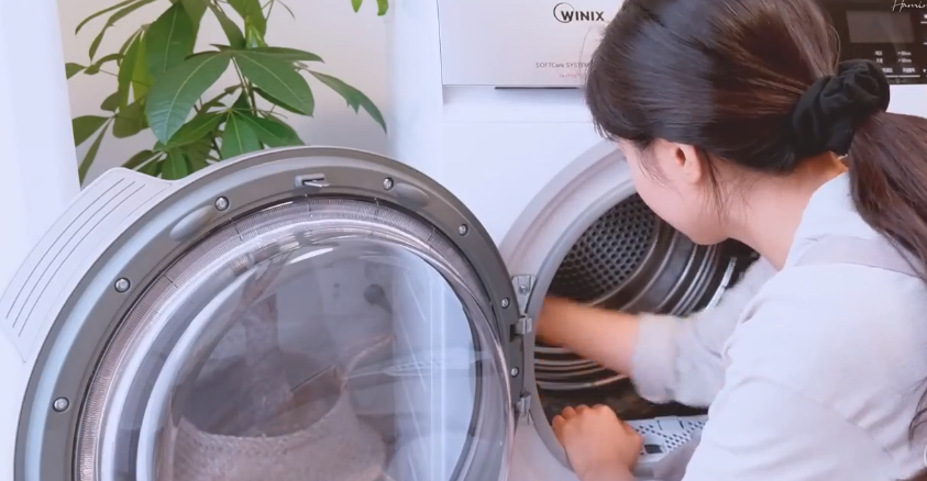 Vệ sinh lồng sấy bằng khăn ẩm