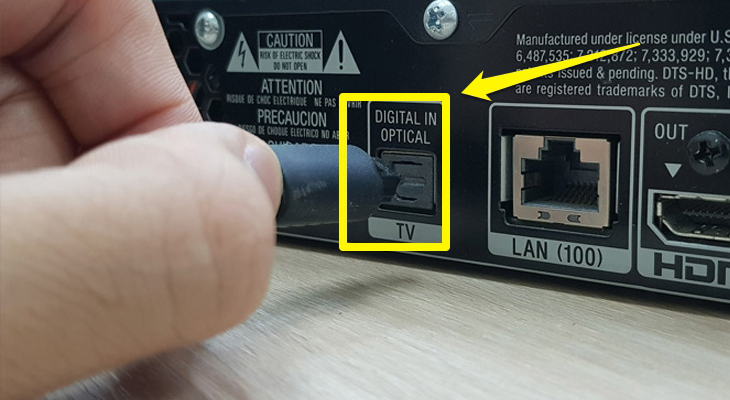 Kết nối tivi với loa thông qua cáp Optical 2