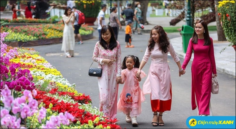 Riêng trong ngày Mùng 1 Tết Bính Ngọ, gia chủ nên ưu tiên xuất hành về hướng chính Nam để đón Hỷ Thần